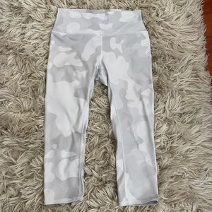 Camo crop leggings